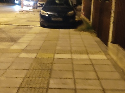 Πεζοδρόμια parking! 	Τάκη Οικονομίδη