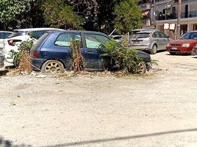 Απομάκρυνση εγκαταλειμμένων αυτοκινήτων
