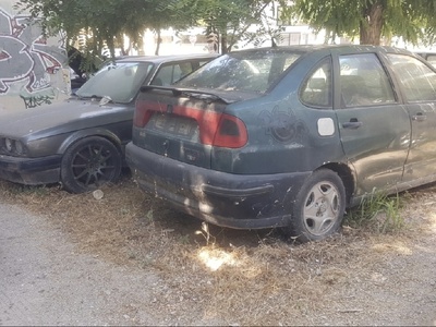 4 εγκατελελειμένα αυτοκίνητα!  	Κηφισίας