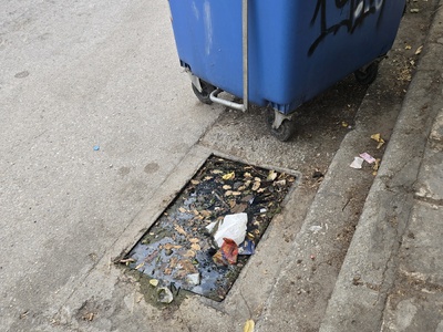 Blocked storm drain.  	Κων/νου Καραμανλή  (Φραγμένη αποχέτευση ομβρίων υδάτων.)