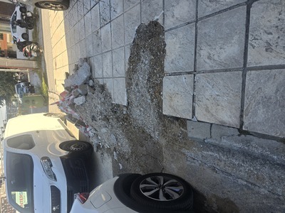 Rubble on the sidewalks   Εθ. Αντιστάσεως   (Χαλίκια στα πεζοδρόμια)