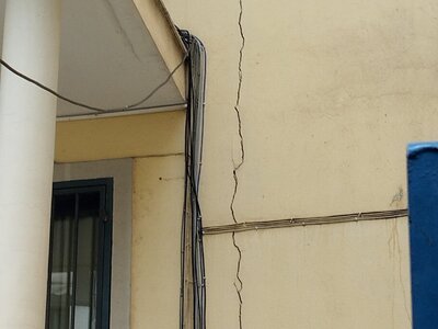 Ρωγμή στο 20ο δημοτικό 	Φωκαιας