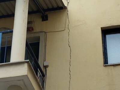 Ρωγμή στο 20ο δημοτικό 	Φωκαιας