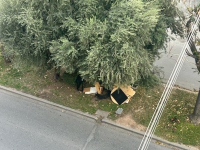 Ογκωδη αντικειμενα σε νησιδα  	Μητροπολίτη Καλλίδου