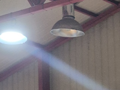 ΛΑΜΠΕΣ ΚΑΜΜΕΝΕΣ 	Δημόκριτου