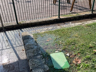 Διαρροη άπο φρεατιο στο παρκο της πλ Υδρας