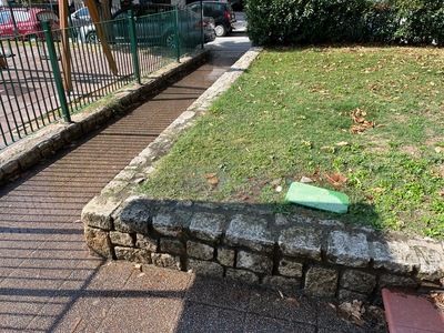 Διαρροη νερου απο φρεατιο παρκο της Πλ Υδρας.