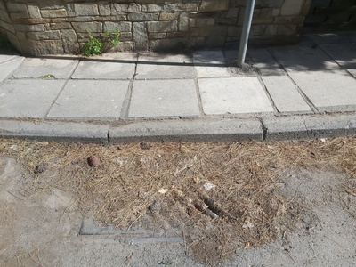 Καθαρισμός φρεατίου αποχεύτεσης δρόμου. 	Καλύμνου