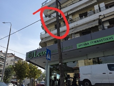 να μπει νεο φωτιστικό στην κολώνα  Ιφιγένειας με βασ. Όλγας