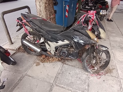 εγκαταλελειμμένο μηχανάκι Εθνικής Αντιστάσεως