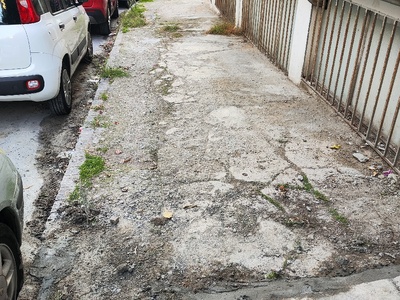 Ελλειψη πεζοδρόμιου Αριστείδου