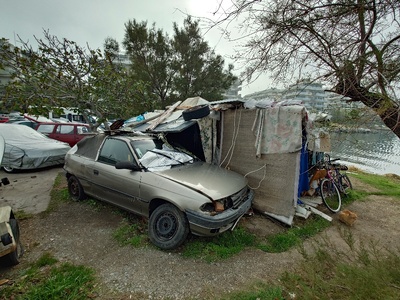 βάρκες και μπάζα  	Θεμιστοκλή Σοφούλη