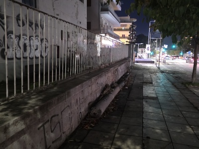 παρατημένη κολώνα  	Λεωφόρος Βασιλίσσης Όλγας