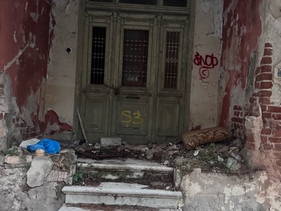 Εγκαταλελειμμενο σπίτι  	Στράβωνος