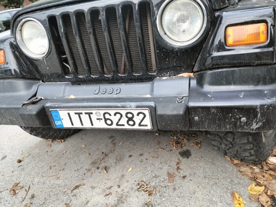 Εγκαταλελειμμενα αυτοκίνητα τη οδό Ναυαρίνου Καλαμαριά 55131