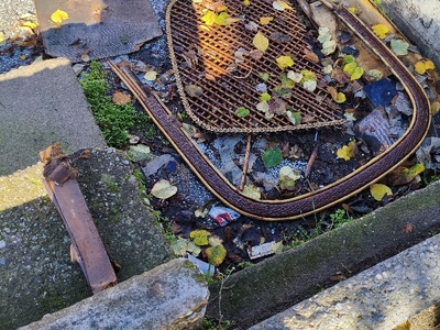 ξύλα με καρφιά 	Θουκυδίδου