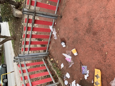 Κλειδωμένη είσοδος ΑμεΑ σε παιδική χαρά  Πολυβίου