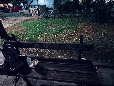 σπασμενο παγκακι  	 αργυρουπολεως