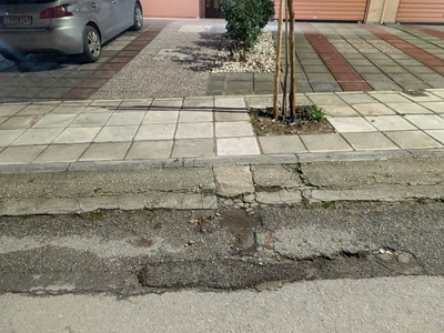 Λακούβες  , Σαράφη με Δεληγιαννίδη , κάτω από την Σαράφη μέχρι Δεληγιαννίδη