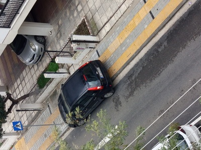 Κολωνακια σε πεζοδρομια  Κουντουριώτου