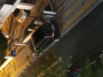 Κολωνακια σε πεζοδρομια  Κουντουριώτου