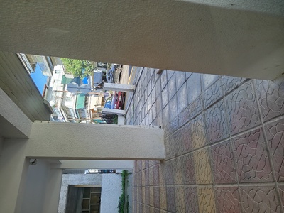 Κολωνακια σε πεζοδρομια  Κουντουριώτου