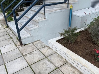 Παρκαρισμένα αυτοκίνητα που εμποδίζουν την ορατότητα Π. Καρολίδου 14