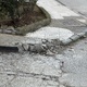Κατεστραμμένο πεζοδρόμιο επί της Αναγνωστοπούλου και Δημοκρίτου