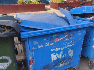 Σπασμένος κάδος και καπάκι  Θεμιστοκλή Σοφούλη