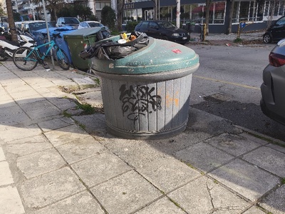 Αποκομιδή βυθιζόμενου καδου.  Θεμιστοκλή Σοφούλη