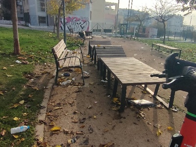 πάρκο/ περιοχή Πρασίνου σε ελεεινή κατάσταση  Κυρίλλου και Μεθοδίου