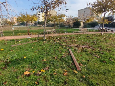 πάρκο/ περιοχή Πρασίνου σε ελεεινή κατάσταση  Κυρίλλου και Μεθοδίου