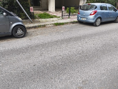 Ιδιωτική θέση πάρκινγκ με το ετσι θέλω  	Σουρμένων