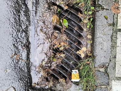 Βουλωμένο φρεάτιο Μητροπολίτου Ιωσήφ & Δαβάκη