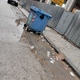 Σκούπισμα στους κάδους στην οδό Σίμου Λιανιδη 8