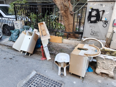 Μπάζα και τουαλέτα Ευριπίδου 25