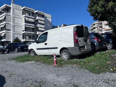 Εγκαταλελειμμενο όχημα 	Στρατηγού Στέφανου Σαράφη