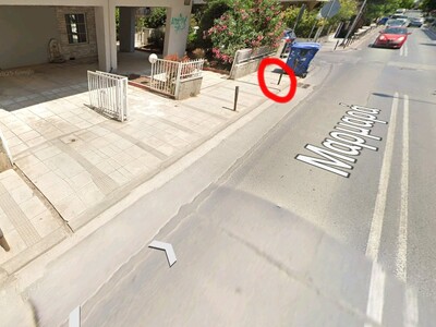 Επικίνδυνη-κοφτερή βάση από μεταλλικό κολωνάκι - Μαρμαρά