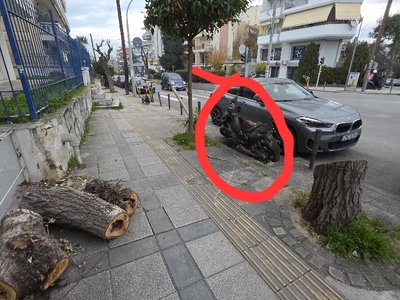 να φύγει παρατημένο μηχανάκι  	Κολοτούρου