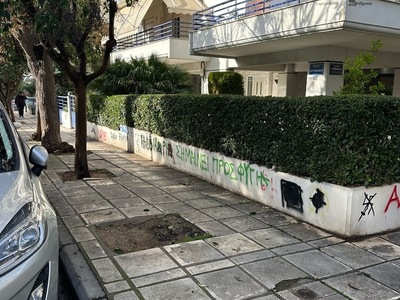 λειπει δεντρο τριπολεως με σουρμενων