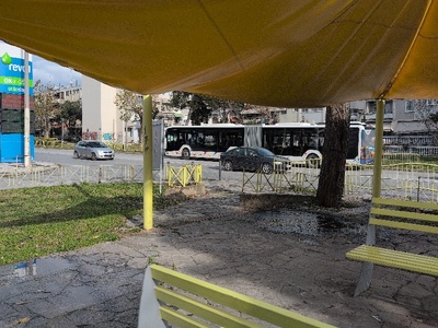 Χαλασμενο σκέπαστρο πάρκο Τζοβάνη Βασίλη    Πραξιτέλους, Νικολάου Στρατού, Αμφιτρίτης)