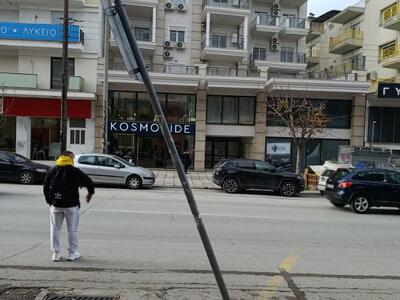 Επικίνδυνη κλίση πινακίδας Εθνικής Αντιστάσεως