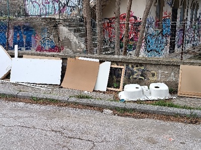 ογκώδη αντικείμενα  	Καραβαγγέλη