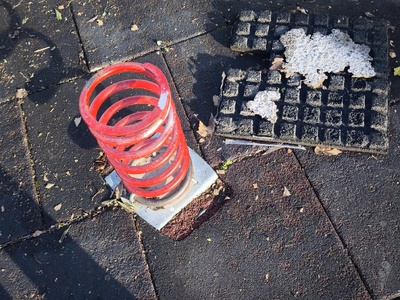 ΚΑΤΕΠΕΙΓΟΝ: Άμεσος κίνδυνος σοβαρού τραυματισμού σε εγκαταλελειμμένη παιδική χαρά   Ανδρέα Παπανδρέου