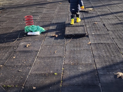 ΚΑΤΕΠΕΙΓΟΝ: Άμεσος κίνδυνος σοβαρού τραυματισμού σε εγκαταλελειμμένη παιδική χαρά   Ανδρέα Παπανδρέου