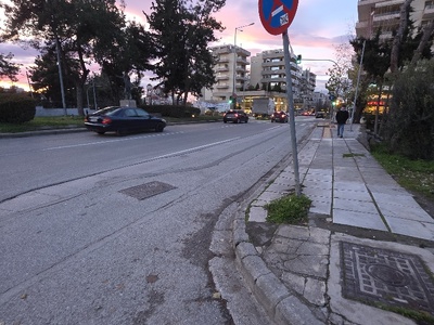 ταμπελα έτοιμη να πεσει  Εθνικής Αντιστάσεως