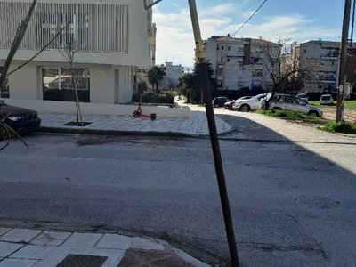 στυλος πινακιδας σε κλιση  Κωνσταντικακη με Σαραφη,