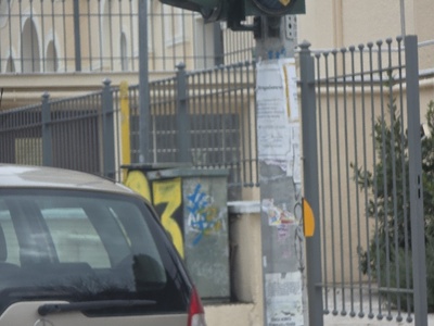 να βαφτει η εκκλησία απο εξω  Μητροπολίτου Χρυσάνθου