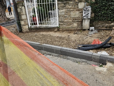 Ανασφαλής προσβαση στην εισοδο οικιας λογω εργων.  Κύπρου