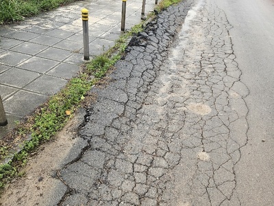 Λακκούβες στο οδόστρωμα   Ομήρου & Σουλίου